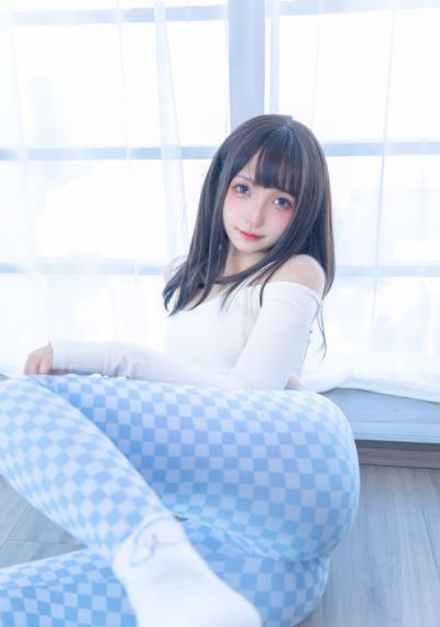 我在异世界迷宫里开后官_JVID性感写真